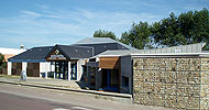 Bibliothèque-médiathèque à AGON-COUTAINVILLE. Bernard VIMOND, architecte DPLG.